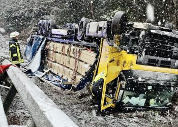 Snijeg, proklizavanje i prevrtanje kamiona – kobna nesreća na autocesti