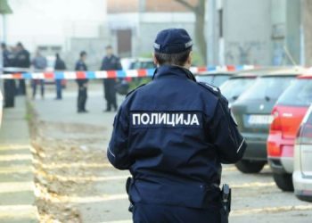 Srbija: Policija privela majku (40) koja je dvoje djece ostavila na ulici i otišla u kladionicu