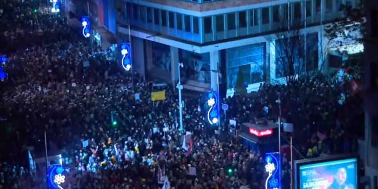 Masovni protesti ispred zgrade RTS-a: Studenti zahtijevaju objektivno izvještavanje
