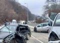 TEŠKA SAOBRAĆAJNA NEZGODA U KRUŠEVU: TRI OSOBE POVRIJEĐENE, SAOBRAĆAJ OBUSTAVLJEN