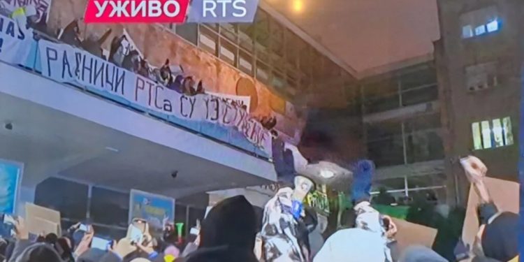 /VIDEO/ Beograd: Radnici RTS-a podržali studentske proteste!