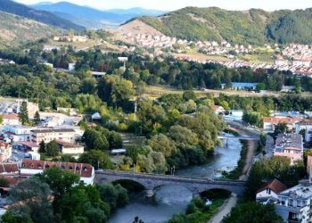 Tragedija u Raški: Tinejdžeri pronađeni mrtvi u garaži, sumnja se na gušenje