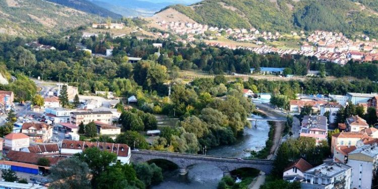 Tragedija u Raški: Tinejdžeri pronađeni mrtvi u garaži, sumnja se na gušenje