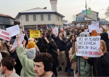 /VIDEO/ Održan protest “Novi Pazar je (u)stao”, zatražena vladavina prava i promjene u društvu