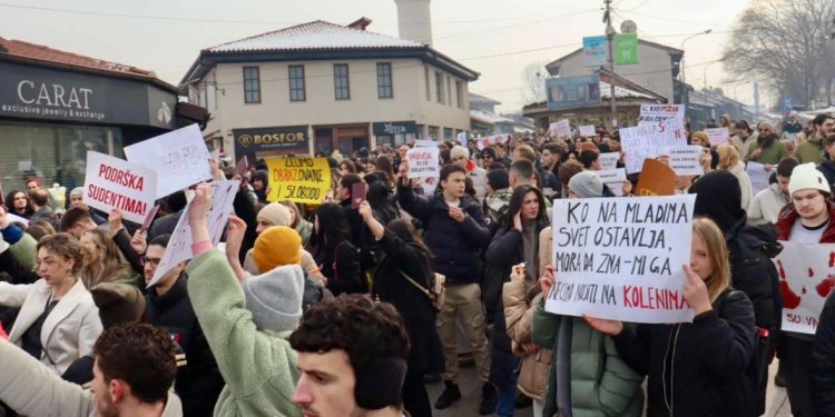 /VIDEO/ Održan protest “Novi Pazar je (u)stao”, zatražena vladavina prava i promjene u društvu