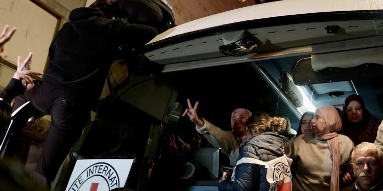 Hamas: Izrael oslobađa 200 palestinskih zatvorenika u zamjenu za četiri izraelske vojnikinje