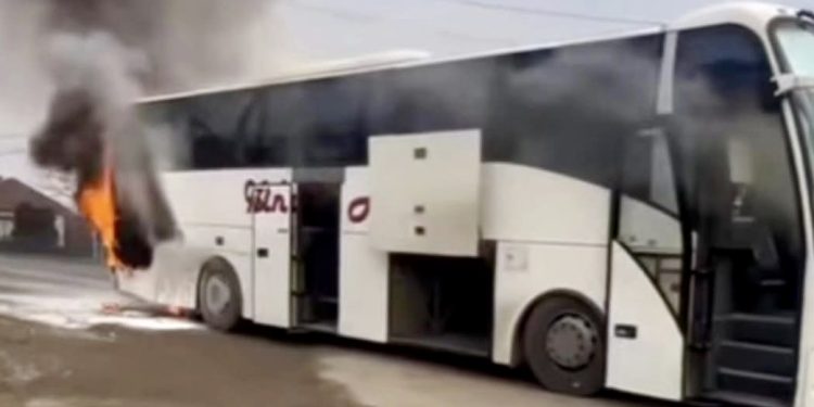 Zapalio se autobus Kolašin prevoza kod Kraljeva