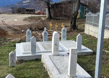 Otišli korak dalje: Postavljaju betonske krstove na šehidskom mezarju kod Srebrenice