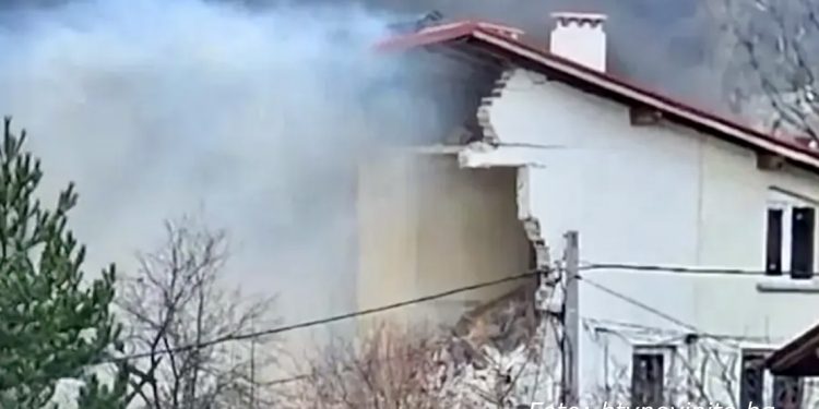 Balkan: Eksplozija gasa potpuno uništila kuću, traga se za muškarcem i ženom