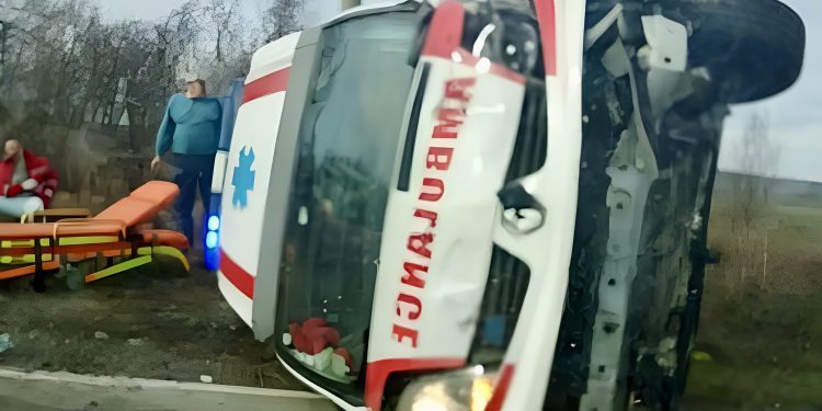 Saobraćajna nesreća u Srbiji: Prevrnulo se vozilo hitne pomoći