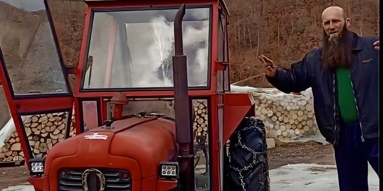 /VIDEO/ Viralni hit iz Tutina: Hasib Mujović modernizovao stari IMT traktor