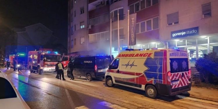 /VIDEO/ Požar u zgradi Hari Trade u Novom Pazaru: Market u plamenu, stanari evakuisani