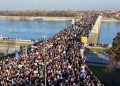 /VIDEO/ Nevjerovatni prizori iz Novog Sada: Ovo je veće od demonstracija protiv Miloševića