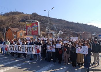 /VIDEO/ Studenti DUNP-a ne odustaju od svojih zahtjeva, blokada puta se nastavlja: Traže smjenu rektorke Dolićanin