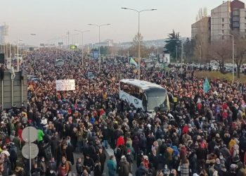 Sto dana od pada nadstrešnice: Blokirana Gazela i raskrsnice u Novom Sadu, maratonci trče iz Kragujevca