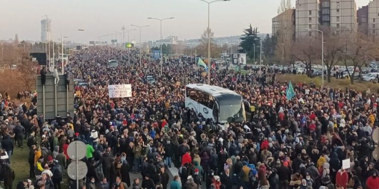 Sto dana od pada nadstrešnice: Blokirana Gazela i raskrsnice u Novom Sadu, maratonci trče iz Kragujevca