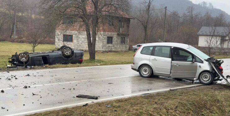 Jedna osoba poginula, a tri povrijeđene u teškoj saobraćajnoj nesreći