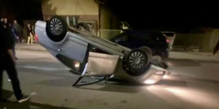 Automobil se prevrnuo na krov, nema povrijeđenih