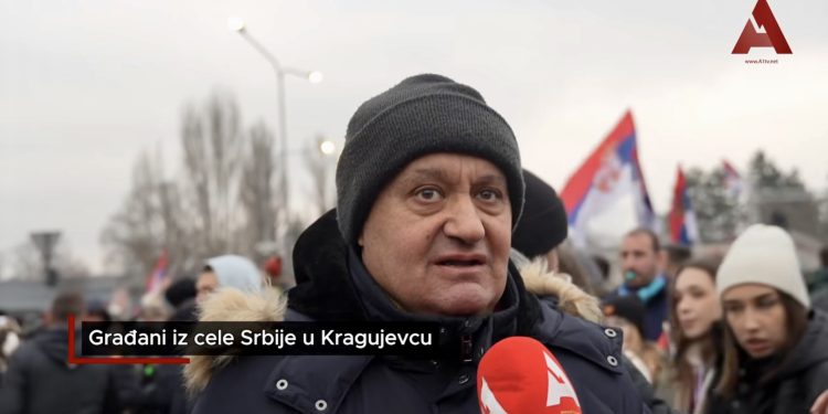 /VIDEO/ “Braću Bošnjake da mi pozdravite”: Snažna poruka sa studentskog protesta u Kragujevcu