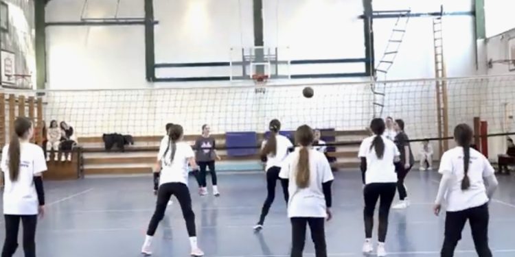 /VIDEO/ U organizaciji Saveza za školski sport opštine Tutin, organizovano je opštinsko takmičenje u odbojci