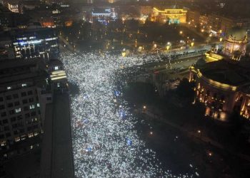 /VIDEO/ Masovni protesti ispred RTS-a: “Kad zlo vlada, narod strada”