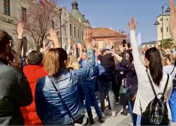 /VIDEO/ Građani Čačka na prvom zboru smijenili gradonačelnika