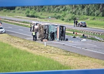 Balkan: Teška saobraćajna nesreća – Autobus smrskan, ima poginulih i povrijeđenih