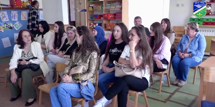 /VIDEO/ U Tutinu održan okrugli sto o uticaju tehnologije na vaspitanje i izazovima savremenog roditeljstva