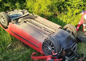 Automobil završio na krovu, reagovale sve hitne službe