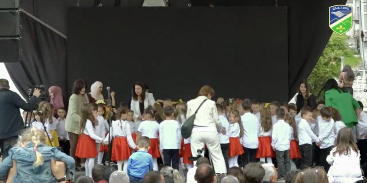 /VIDEO/ Najmlađi Tutinu darovali ono najvrijednije – osmjeh i ljubav