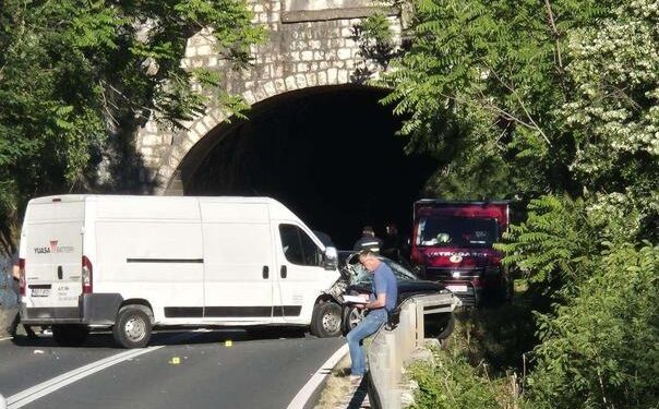 TRAGEDIJA KOD ČAPLJINE: U teškoj saobraćajnoj nesreći poginule tri osobe