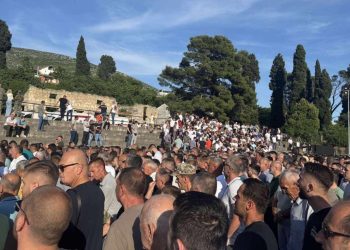 Tuga preplavila Mostar: Ispratili Dalilu, Enisa i Almina na vječni počinak