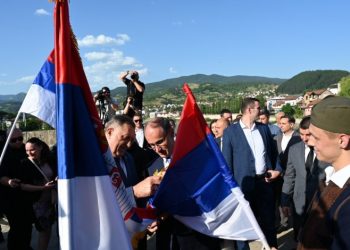 Dodik vezao zastave na mostu Mehmed-paše Sokolovića, govorio o oslobađanju Sarajeva…