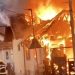 /VIDEO/ Veliki požar u Priboju: Kuća potpuno izgorela, vatra zahvatila i okolne objekte