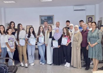 /VIDEO/ Opština Tutin upriličila prijem za učenike generacije osnovnih i srednjih škola