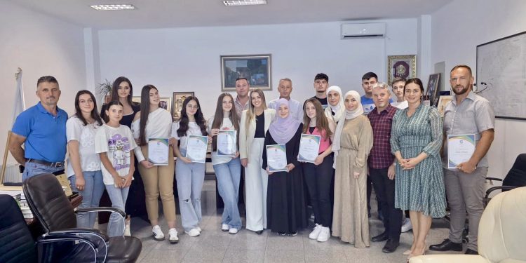 /VIDEO/ Opština Tutin upriličila prijem za učenike generacije osnovnih i srednjih škola