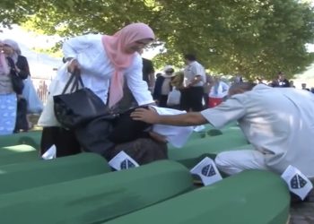 /VIDEO/ Građani Tutina prisustvovali kolektivnoj dženazi u Srebrenici u organizaciji Opštine Tutin
