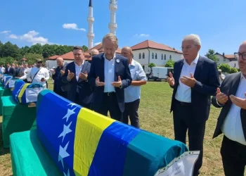 Izetbegović pred šehidima: Suosjećanje, bol i poruka da zaborava neće biti