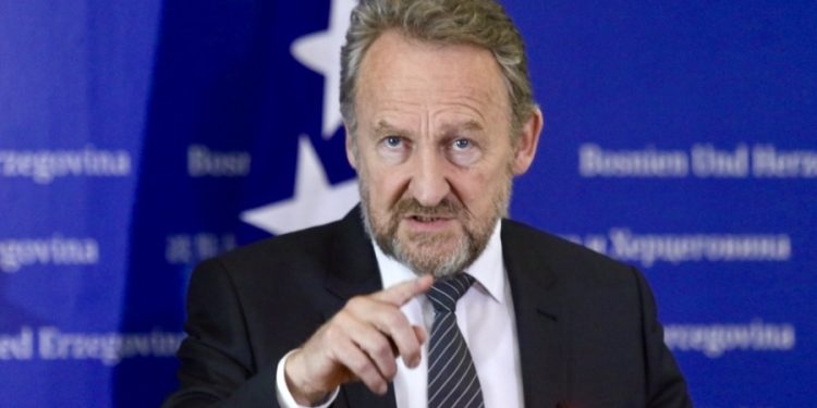 Bakir Izetbegović: “Režim u Srbiji pokušava pobunu građana pretvoriti u međunacionalni sukob – to je opasan hod po ivici”