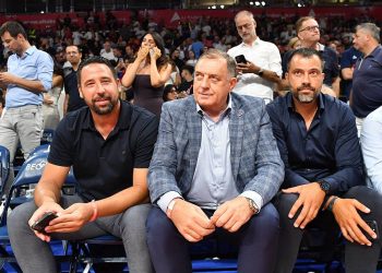 Bivši predsjednik RS-a Milorad Dodik izviždan u beogradskoj Areni