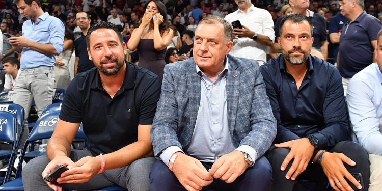 Bivši predsjednik RS-a Milorad Dodik izviždan u beogradskoj Areni