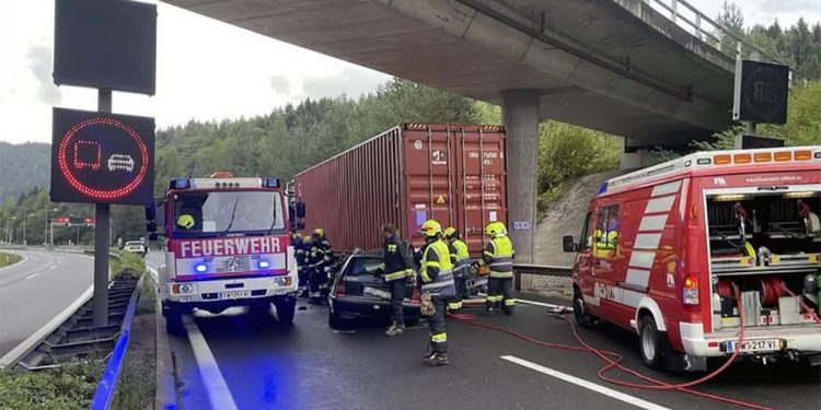 Tragedija u Austriji: Bošnjačka porodica doživjela tešku nesreću – žena poginula, muž i djeca teško povrijeđeni