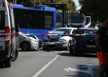 Tragedija u Zemunu: Poginula šesnaestogodišnja Ena iz Sjenice, vozač autobusa prošao na crveno