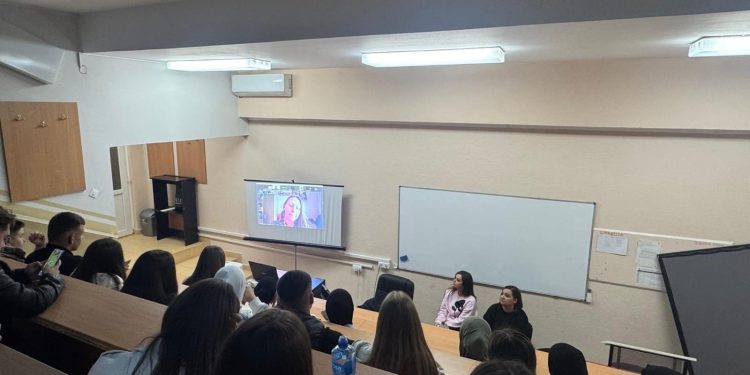 Mladi iz Tutina učili o sigurnom internetu i nenasilnoj komunikaciji