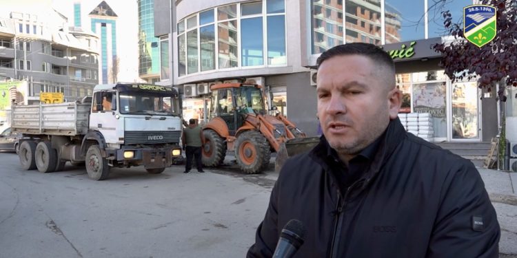 /VIDEO/ Tutin: Pešterska ulica u novom ruhu – počela rekonstrukcija ivičnjaka