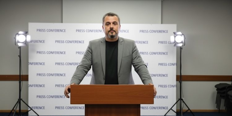 /VIDEO/ Faris Rešović bez ovlaštenja govori o asfaltiranju u Tutinu – Opština uradila sve projekte i dokumentaciju