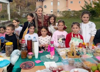 Tutin: Kreativnost, druženje i humanost na jesenjoj pijaci u Kadiluku