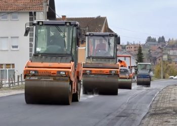 /VIDEO/ Tutin: Počelo asfaltiranje Pešterske ulice