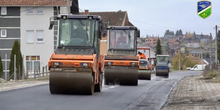 /VIDEO/ Tutin: Počelo asfaltiranje Pešterske ulice