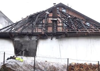 /VIDEO/ Tutin: Izgorjela kuća porodice Derdemez u naselju Kleče